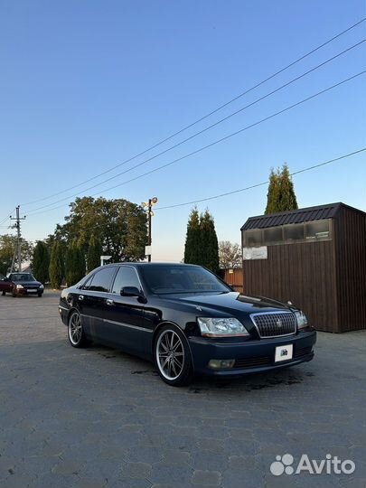 Toyota Crown Majesta 4.0 AT, 2001, битый, 223 000 км