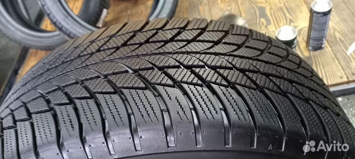 Bridgestone Blizzak LM-001 225/55 R17 97H