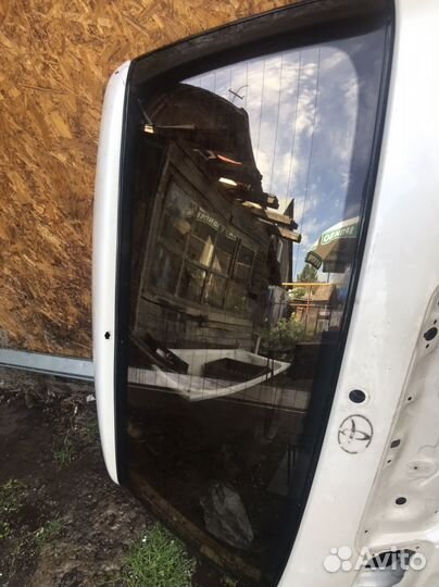 Заднее стекло, Toyota Ipsum