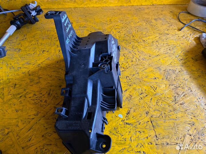 Корпус блока предохранителей Volvo S80 TS D5244T