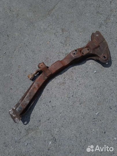 Подрамник передний правый Pontiac Grand AM Понтиак