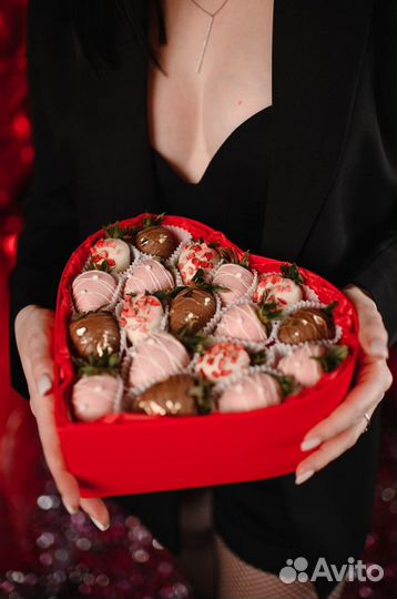 Клубника с шоколаде в коробке сердце