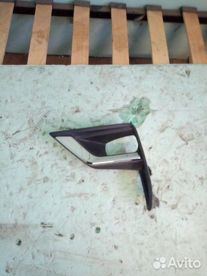 Накладка птф передняя левая Toyota Land Cruiser