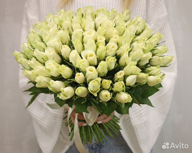 Букеты из 25, 35, 51, 101 роз, красная, белая