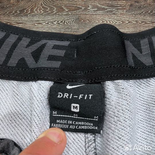 Спортивки Nike