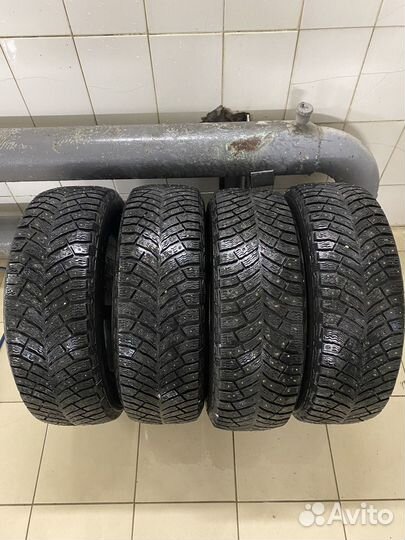 Michelin X-Ice North 4 215/65 R16