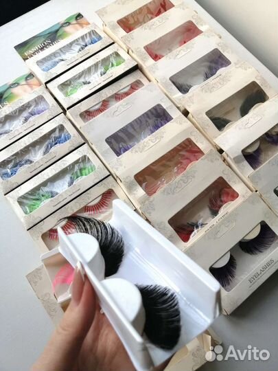 Набор из 19 упаковок Ресницы накладные цветные