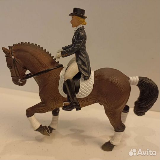 Выездка от Bullyland