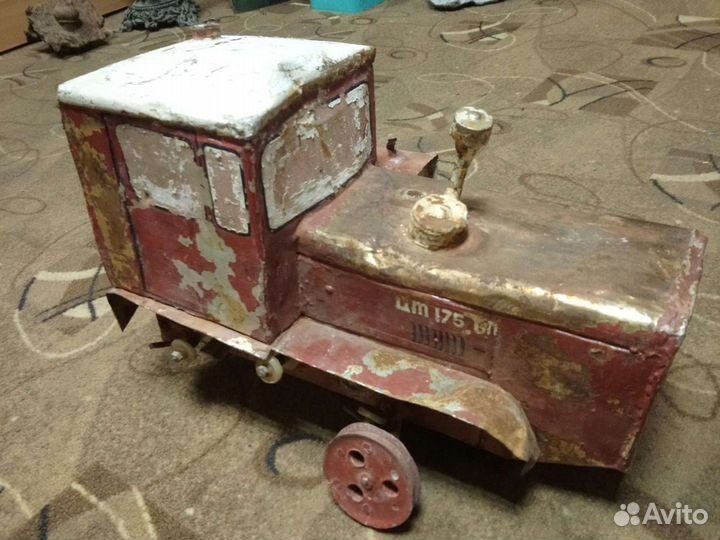 Игрушка трактор