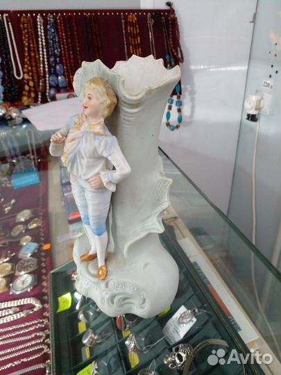 Статуетка бисквит