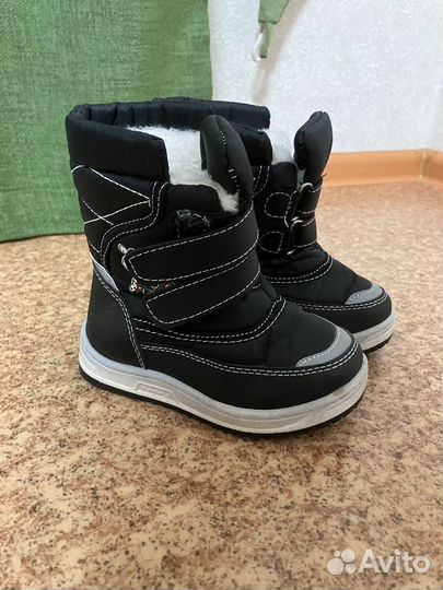 Продам детские ботинки