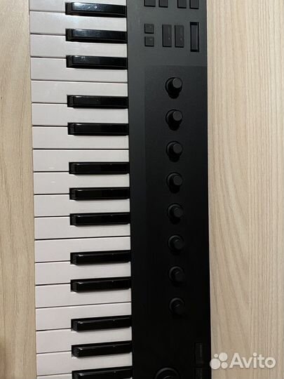 Миди клавиатура Komplete Kontrol M32