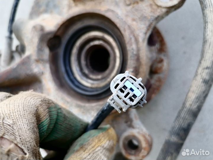 Кулак поворотный передний для Nissan Almera N15