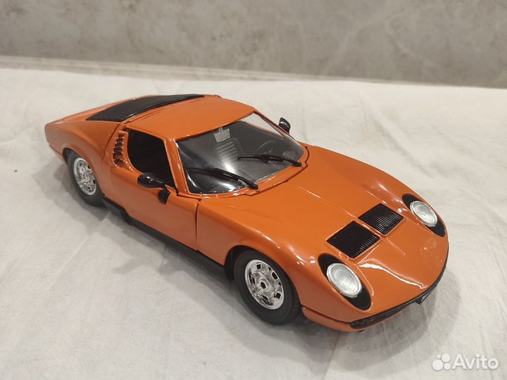 Модель lamborghini miura 1:18 bburago