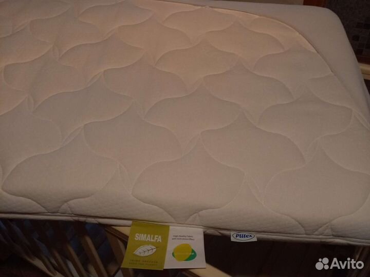 Детская кроватка с универсальным маятником