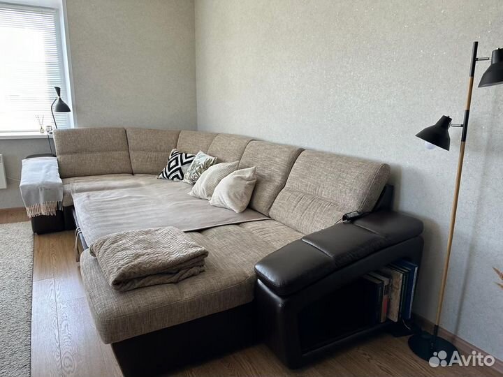 Большой угловой диван