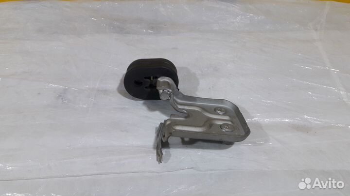 Крепление глушителя Mercedes W212