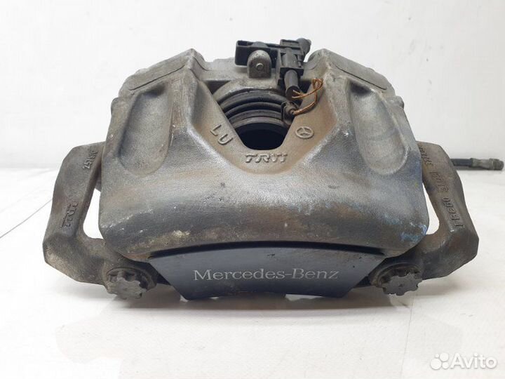 Суппорт передний правый Mercedes-Benz E C207 3.0