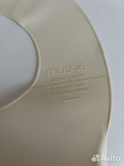 Нагрудник для кормления mushie