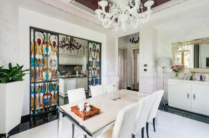 Коттедж 930 м² на участке 32 сот.