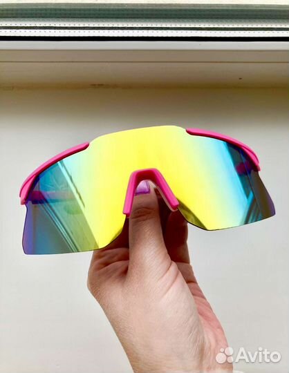 Розовые спортивные очки