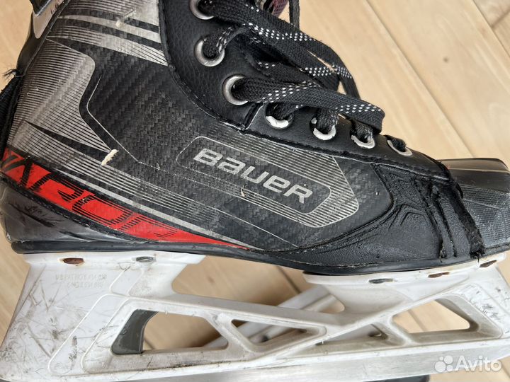Хоккейные коньки вратаря bauer
