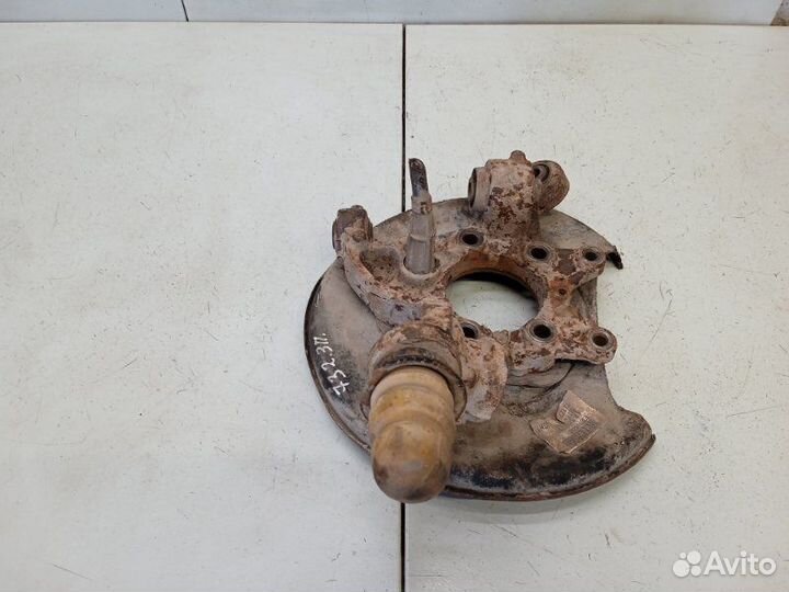 Кулак поворотный задний правый Volvo Xc90 2.9 2005