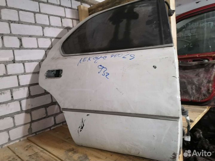 Дверь задняя правая Lexus 400 LS