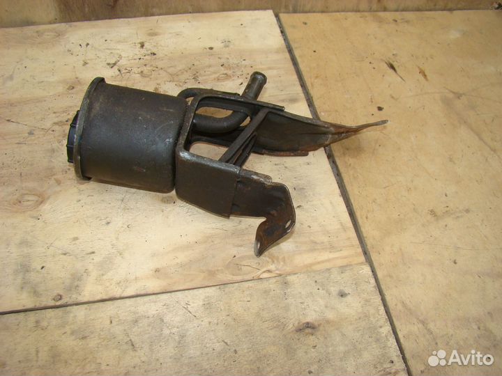 Бачок гур Nissan terrano 1 94г