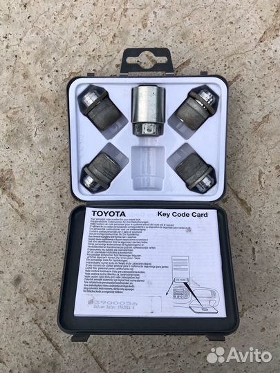 Комплект оригинальных секреток колёс для Тойота
