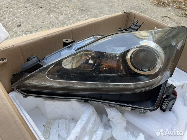 Lexus IS фара передняя левая