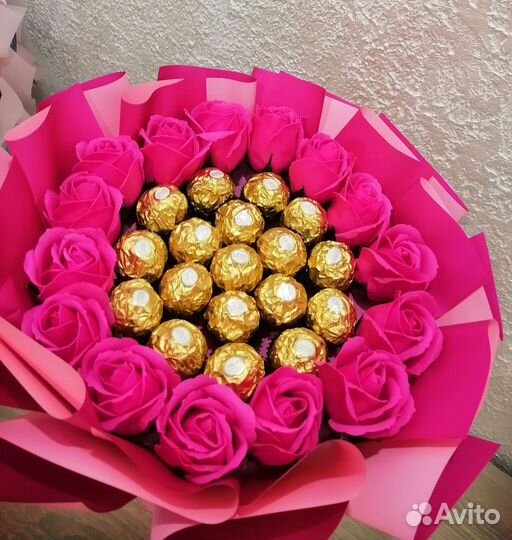 Букет из мыльных роз, из шоколада и из конфет