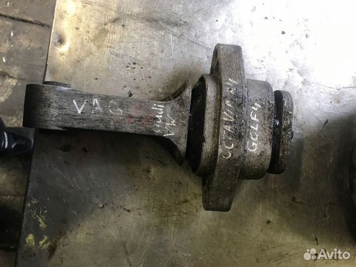 Зад опора кронштейн подушка кпп Skoda Octavia golf