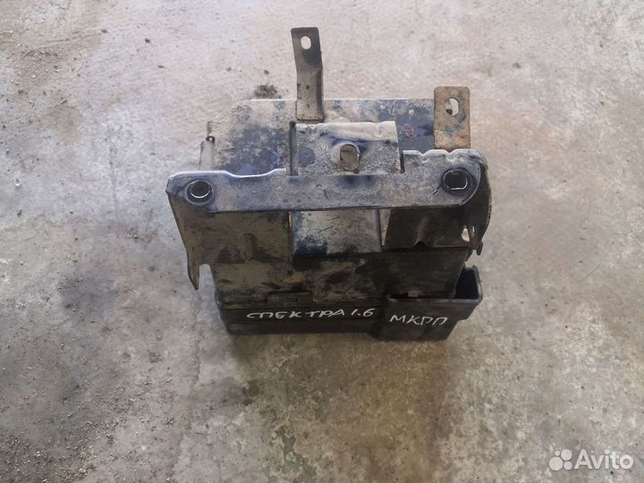 KIA Spectra 1.6 МКПП Подкапотный блок предохраните