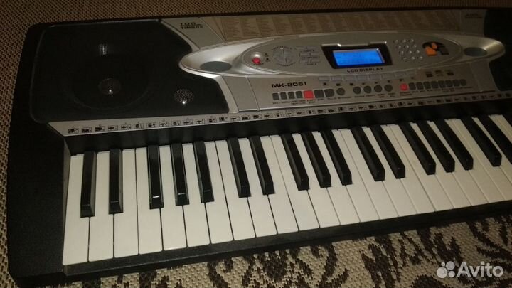 Синтезатор MK2061