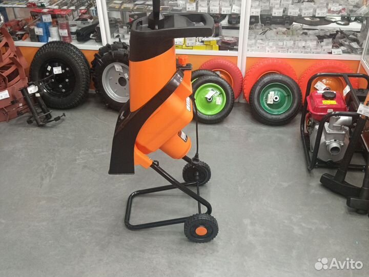 Измельчитель веток садовый