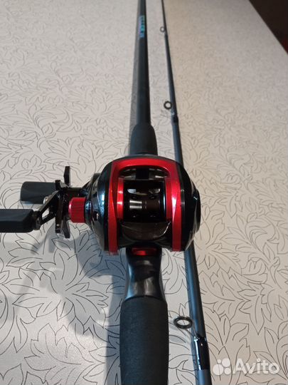 Кастинговый спиннинг с катушкой