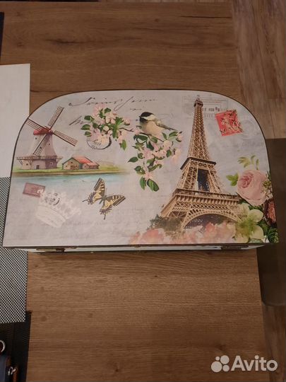 Сундук для хранения рукоделия с остатками пряжи