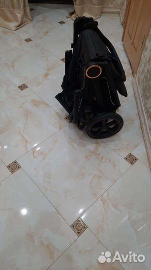 Прогулочная коляска новая