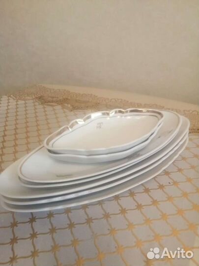 Тарелки, вилки, ложки