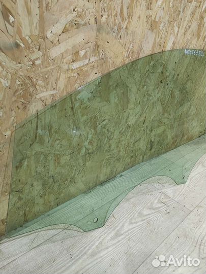 Стекло двери передней левой Ford focus 3