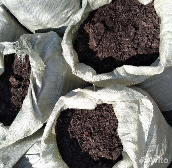 Чернозем и перегной в мешках
