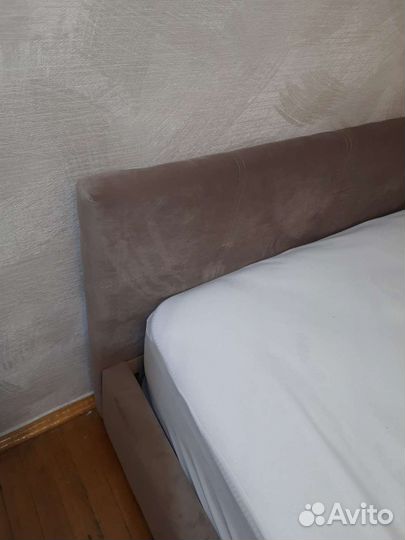Кровать