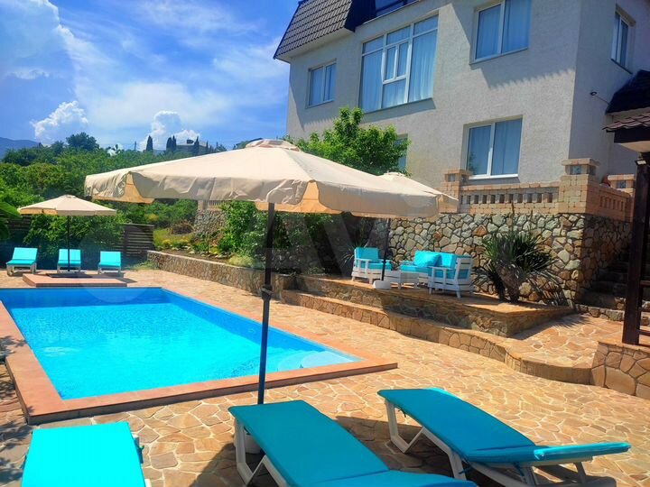 Дом 300 м² на участке 10 сот.