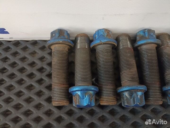 Комплект болтов ступицы передней