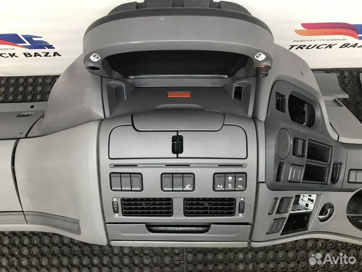 Передняя панель салона Daf XF106