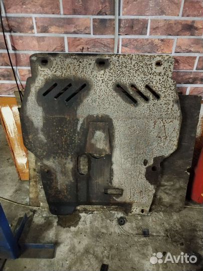 Защита двигателя фольксваген гольф 4, 2001 года