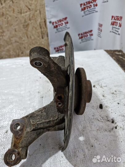 Передний поворотный кулак левый Renault Logan 2