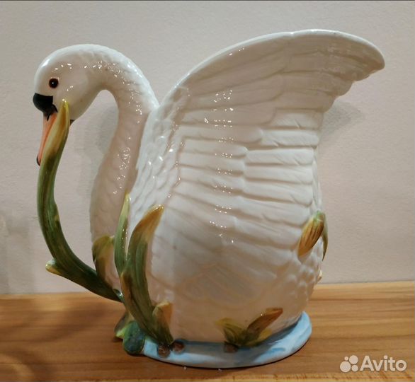 Кувшин Лебедь