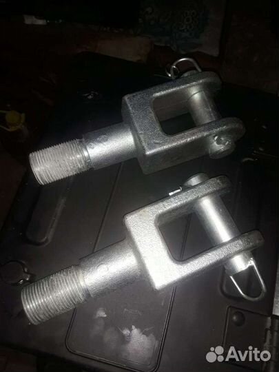 Буксировочный крюк